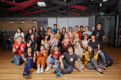 Holdinghands Studio Organizes a Fun-Filled Photography Day for Migrant Workers with Shian Bang