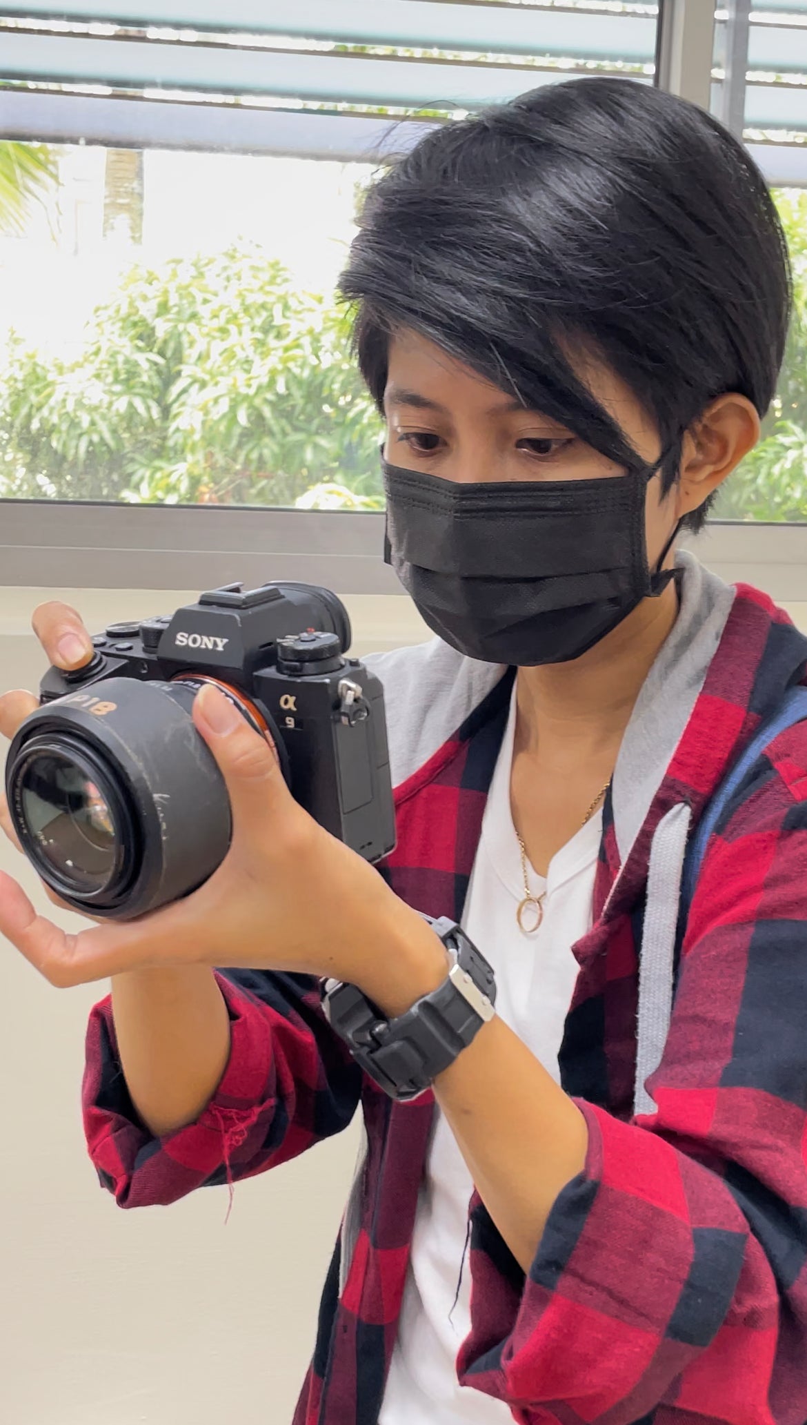 Capturing Empowerment: Sony's Generous Donation Elevates Migrant Workers' Photography Experience at HoldingHands Studio